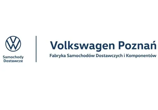 Logo firmy Volkswagen Poznań, przedstawiające napis "Volkswagen Poznań Fabryka Samochodów Dostawczych i Komponentów" po prawej stronie oraz ikonę VW z napisem "Samochody Dostawcze" po lewej stronie, w kolorze granatowym.