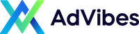 Logo AdVibes. Po lewej stronie znajduje się stylizowany, wielokolorowy symbol składający się z dwóch przecinających się linii w kształcie litery "V" i "A" w odcieniach niebieskiego i zielonego. Po prawej stronie symbolu widnieje napis "AdVibes" w kolorze ciemnoniebieskim. Tło logotypu jest przezroczyste.