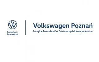 Grafika przedstawia logo Volkswagen Poznań. Po lewej stronie znajduje się okrągłe logo Volkswagena, składające się z litery "W" umieszczonej w okręgu, a pod nim napis "Samochody Dostawcze" w mniejszej czcionce. Po prawej stronie, oddzielony pionową linią, widnieje napis "Volkswagen Poznań" w większej, pogrubionej czcionce, a pod nim mniejszy napis "Fabryka Samochodów Dostawczych i Komponentów". Całość jest w kolorze ciemnoszarym na białym tle.