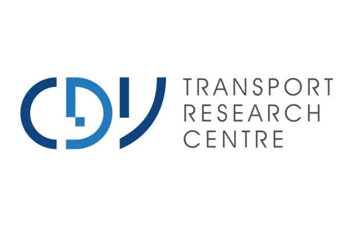 Logo CDV Transport Research Centre w odcieniach niebieskiego i szarości. Po lewej stylizowany znak CDV, po prawej nazwa Transport Research Centre.